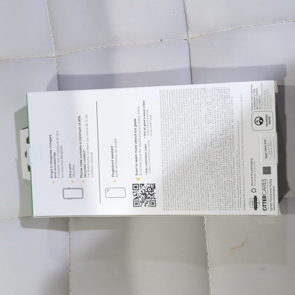 Otter box  iPhone 16 pro  phone case - Picture 2 of 3